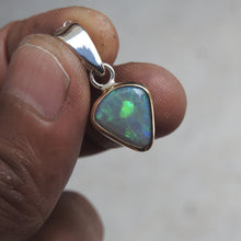Load image into Gallery viewer, AUSTRALIAN OPAL PENDANT