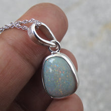 Load image into Gallery viewer, AUSTRALIAN OPAL PENDANT