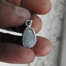 Load image into Gallery viewer, AUSTRALIAN OPAL PENDANT