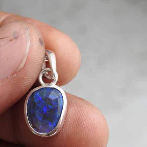 AUSTRALIAN BLACK OPAL PENDANT
