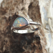 Load image into Gallery viewer, LIGHTNING RIDGE OPAL