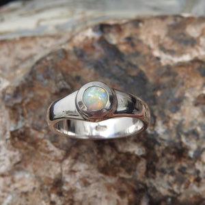 AUSTRALIAN OPAL RING