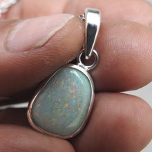 Load image into Gallery viewer, AUSTRALIAN OPAL PENDANT