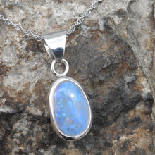 Load image into Gallery viewer, AUSTRALIAN OPAL PENDANT