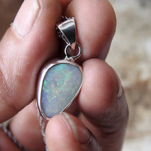 Load image into Gallery viewer, AUSTRALIAN OPAL PENDANT