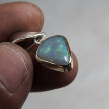 Load image into Gallery viewer, AUSTRALIAN OPAL PENDANT