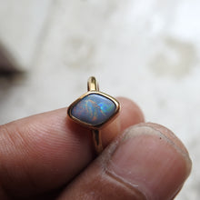 Load image into Gallery viewer, LIGHTNING RIDGE OPAL