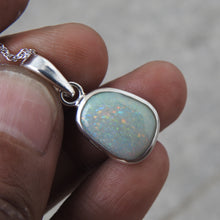 Load image into Gallery viewer, AUSTRALIAN OPAL PENDANT