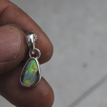 Load image into Gallery viewer, AUSTRALIAN OPAL PENDANT