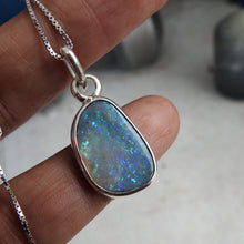 Load image into Gallery viewer, LIGHTNING RIDGE OPAL