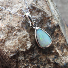 Load image into Gallery viewer, AUSTRALIAN OPAL PENDANT