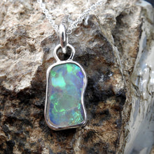Load image into Gallery viewer, AUSTRALIAN OPAL PENDANT