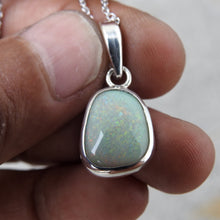 Load image into Gallery viewer, AUSTRALIAN OPAL PENDANT