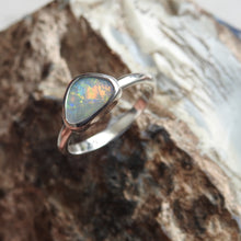 Load image into Gallery viewer, LIGHTNING RIDGE OPAL