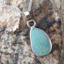 Load image into Gallery viewer, AUSTRALIAN OPAL PENDANT