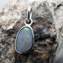 Load image into Gallery viewer, AUSTRALIAN OPAL PENDANT