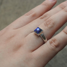 Load image into Gallery viewer, AUSTRALIAN BLACK OPAL RING