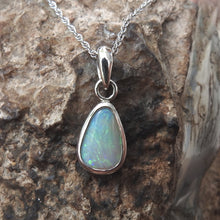 Load image into Gallery viewer, AUSTRALIAN OPAL PENDANT