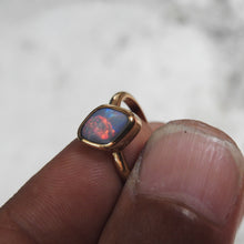 Load image into Gallery viewer, LIGHTNING RIDGE OPAL