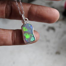 Load image into Gallery viewer, AUSTRALIAN OPAL PENDANT