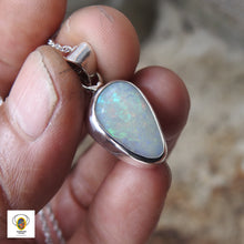 Load image into Gallery viewer, AUSTRALIAN OPAL PENDANT