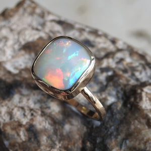 WHITE OPAL RING