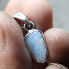 Load image into Gallery viewer, WHITE OPAL PENDANT