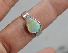 Load image into Gallery viewer, Mintabie Opal 
