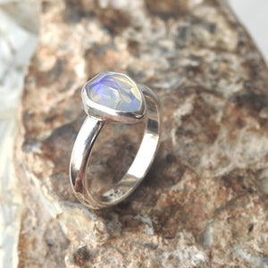 AUSTRALIAN CRYSTAL OPAL RING