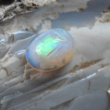 Load image into Gallery viewer, Lightning Ridge Opal