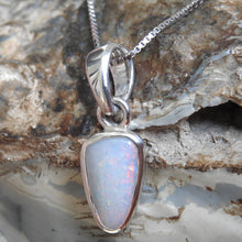 Load image into Gallery viewer, WHITE OPAL PENDANT